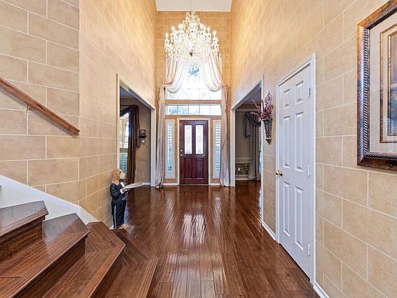 3rd image of 8338 Gentlewood Ct