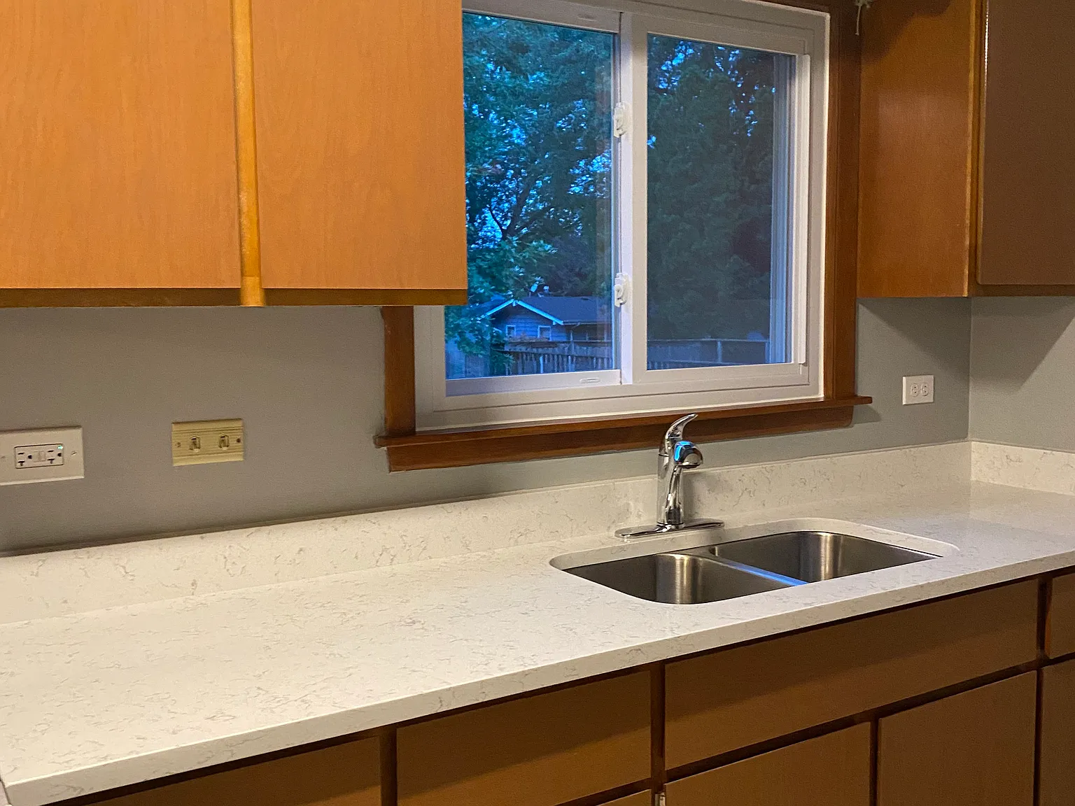 3 bed, 1012 sqft, $2,400 — Photo 2
