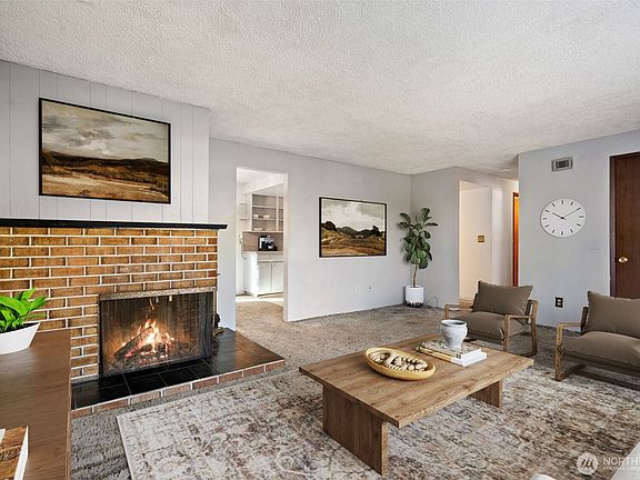 3rd image of 2276 Ponderosa Drive SE