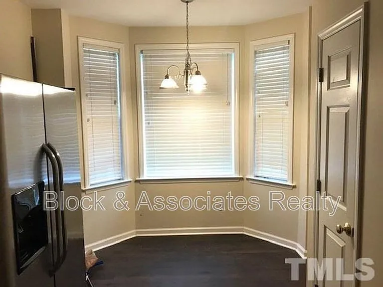 5504 Bradford Pear Ct — Photo 6