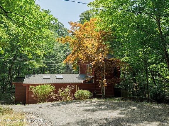 4th image of 357 Chestnut Hill Road