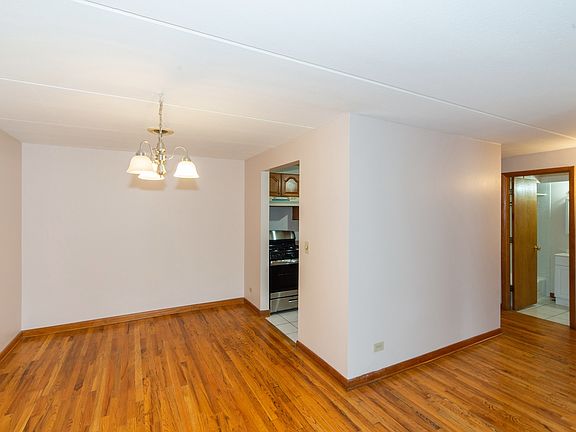 5th image of 914 N Austin Blvd APT B1