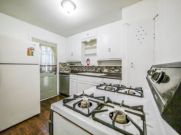 2nd image of 1405 E Avenue G