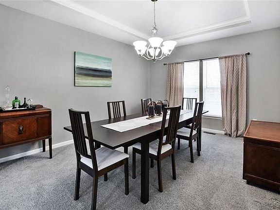 5th image of 814 Tania Ct