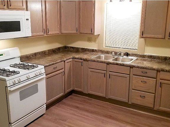 5th image of 2020 Metropolitan St