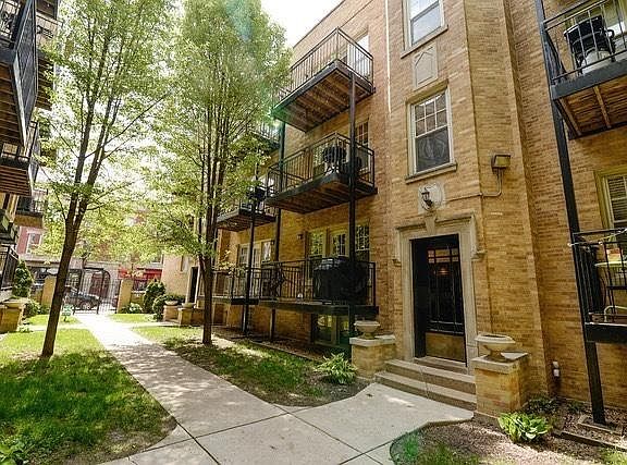 2nd image of 2241 N Lincoln Ave #L-3
