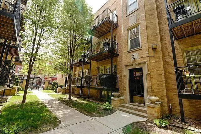 2241 N Lincoln Ave #L-3 — Photo 2