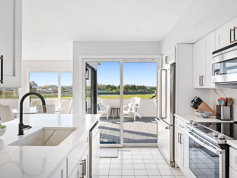 88 Dune Rd — Photo 34
