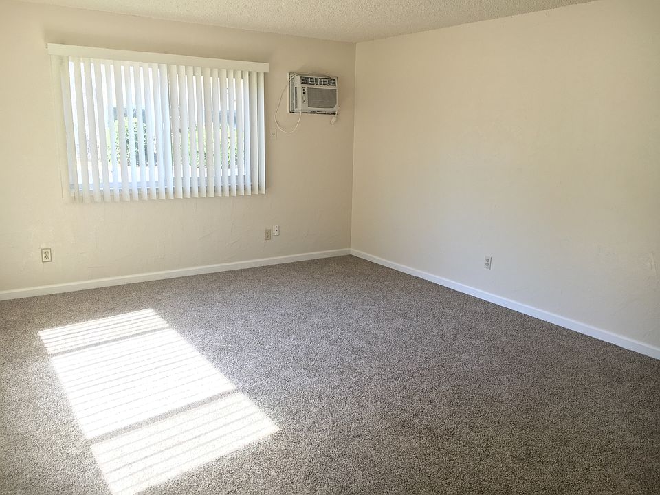 1st image of 4565 Ashcroft Ave