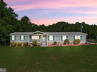 5547 Nomini Hall Rd, Hague, VA 22469