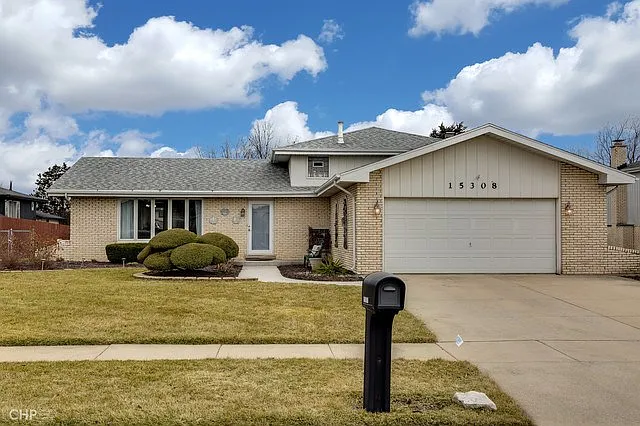 15308 Brassie Dr photo 1