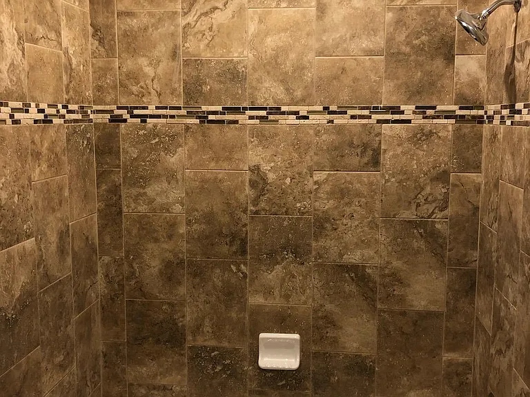 2nd floor shower and tub