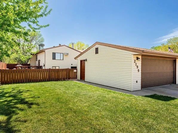 2199 2nd Ave E, West Fargo, ND 58078