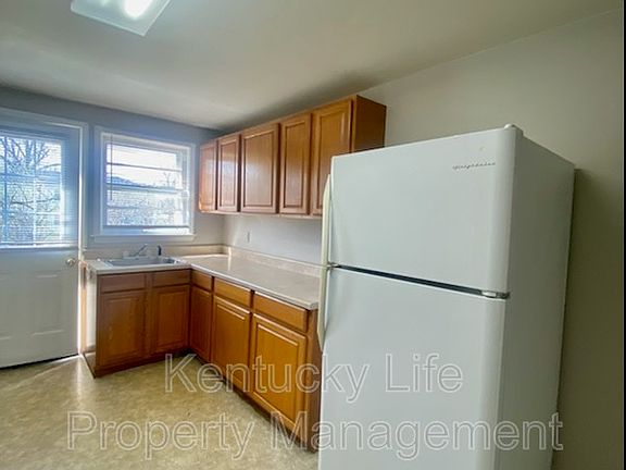 4th image of 293 Hillsboro Ave #3