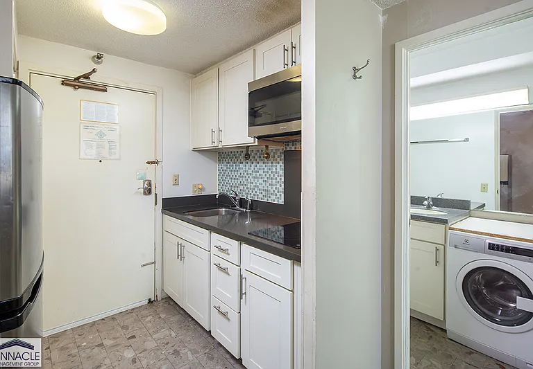 1700 Ala Moana Blvd #1402 — Photo 8