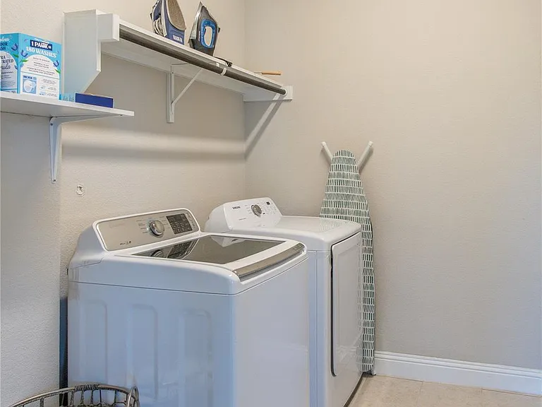 638 Brook Dr — Photo 34