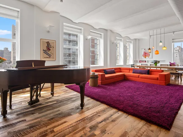 257 West 17th Street image 1 of 15