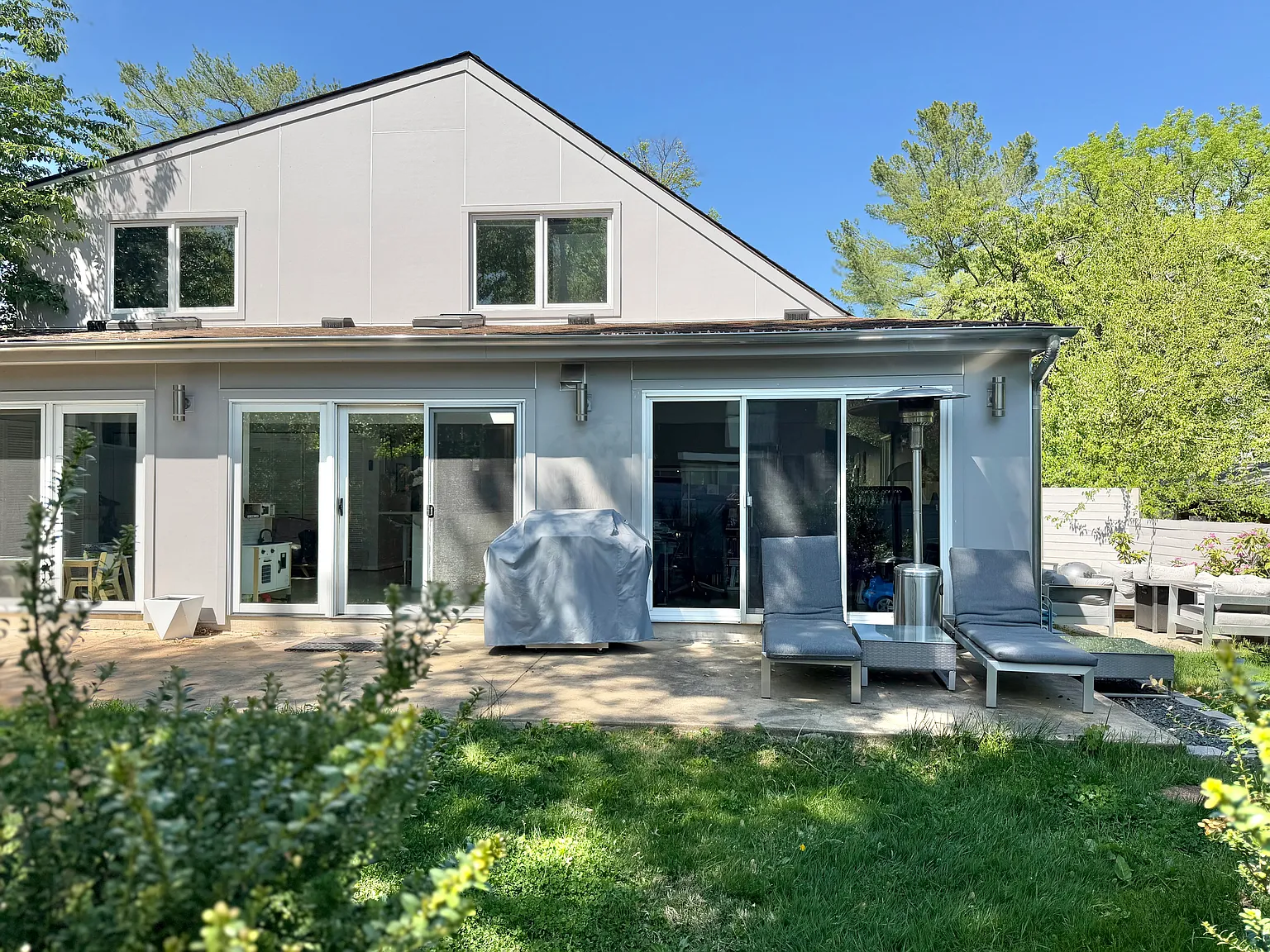 4 bed, 2.5 bath, 2278 sqft, $5,900 — Photo 3