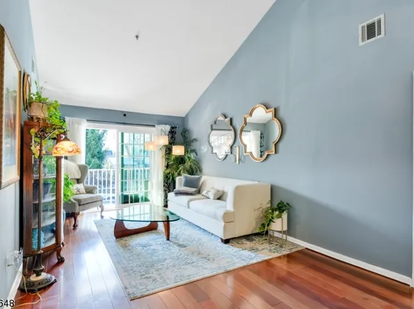 188 Cambridge Ct, Clifton City, NJ 07014