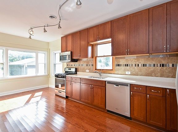 3rd image of 15929 S Park Ave