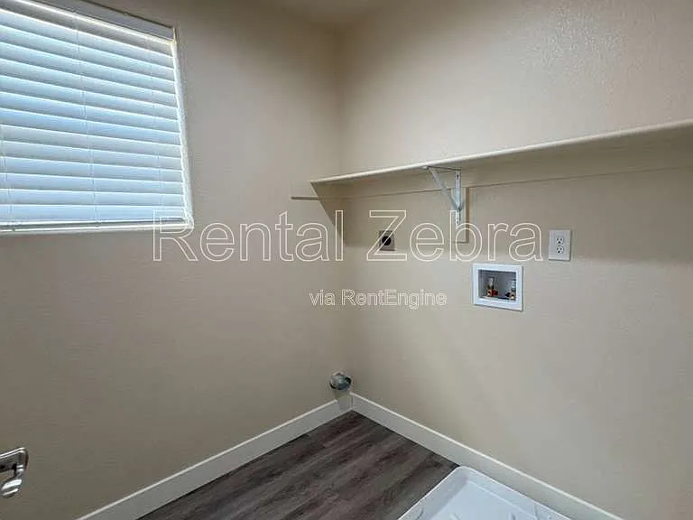 1307 Hermosa Dr — Photo 8