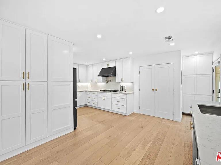 9007 David Ave — Photo 13