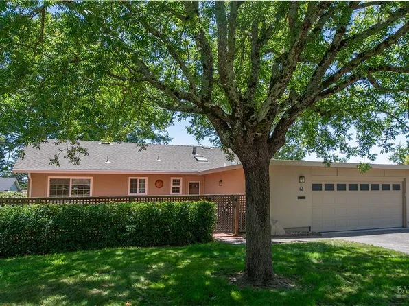 64 Temelec Circle, Sonoma, CA 95476