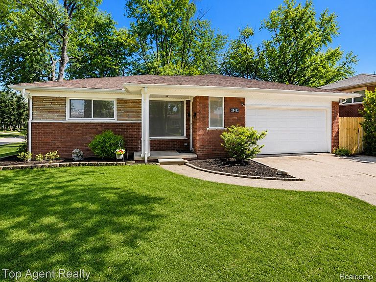 29492 Geraldine Dr, Warren