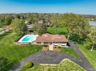 11723 Lakeshore Dr, Saint Louis, MO 63141