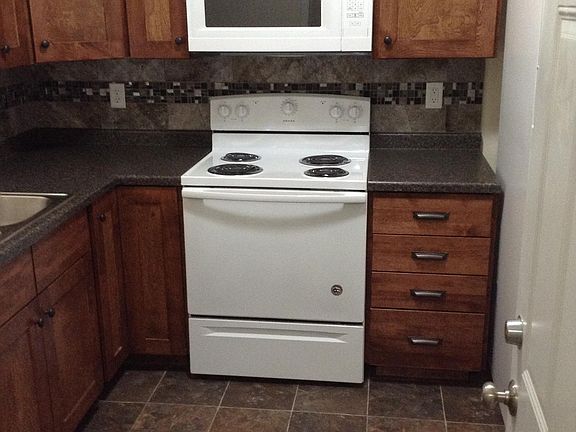 2nd image of 1706 1/2 Cumming Ave
