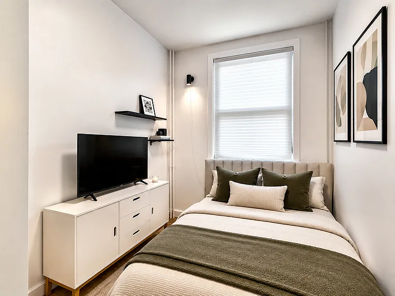 395 Woodbine St #2E — Photo 3