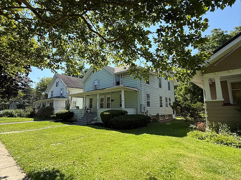 28 Brooklyn Ave — Photo 15