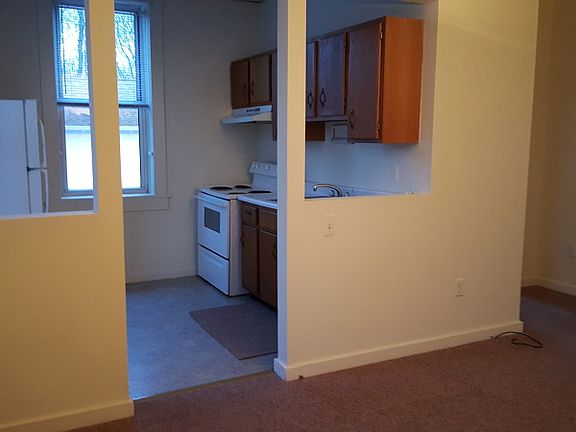 2nd image of 817 Ringwood Ave #3