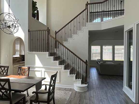 2nd image of 5827 Vineyard Creek Ln