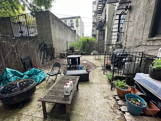 Rented by Lang Realty LLC | media 17