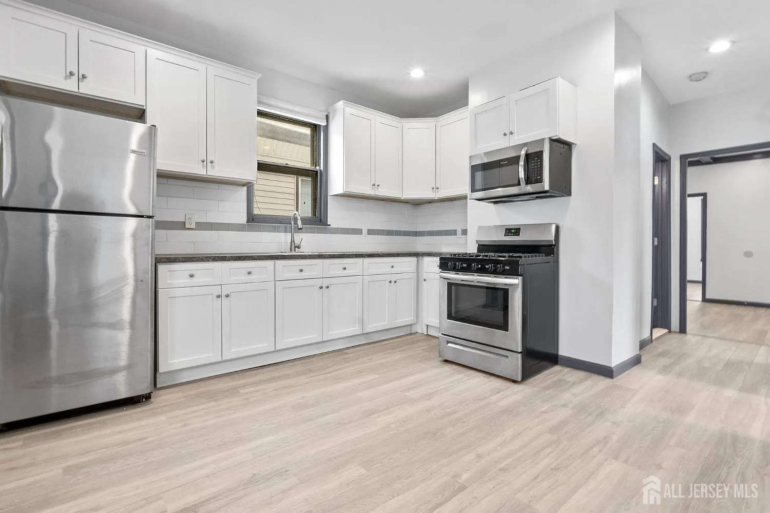 3 bed, 1.0 bath, $2,000 — Photo 2