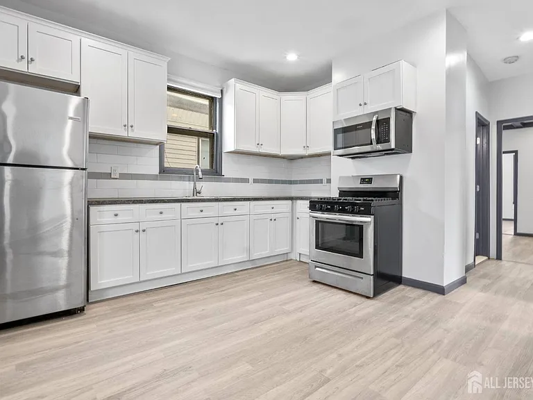 211 N 13th St #2 — Photo 2