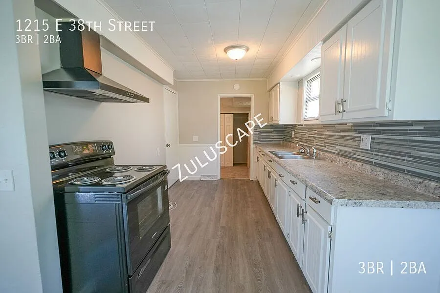 Gorgeous 3 bed/2 bath ranch w/ 2 car detached garage and tons of extra space! — Photo 4
