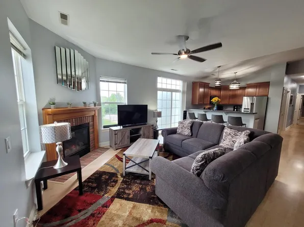 2060 Rainbow Lake LANE #221, West Bend, WI 53090