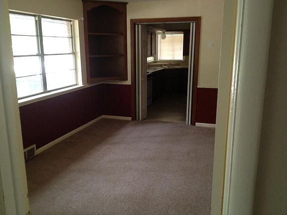 Living room or possible 3rd bedroom