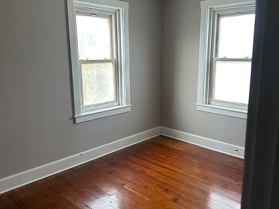 4th image of 1636 Locust St