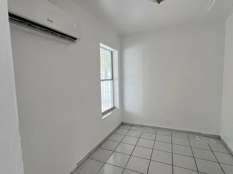 NW 60th Ave — Photo 12