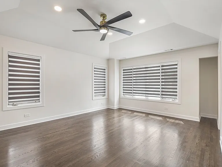 1308 S Plymouth Ct — Photo 32