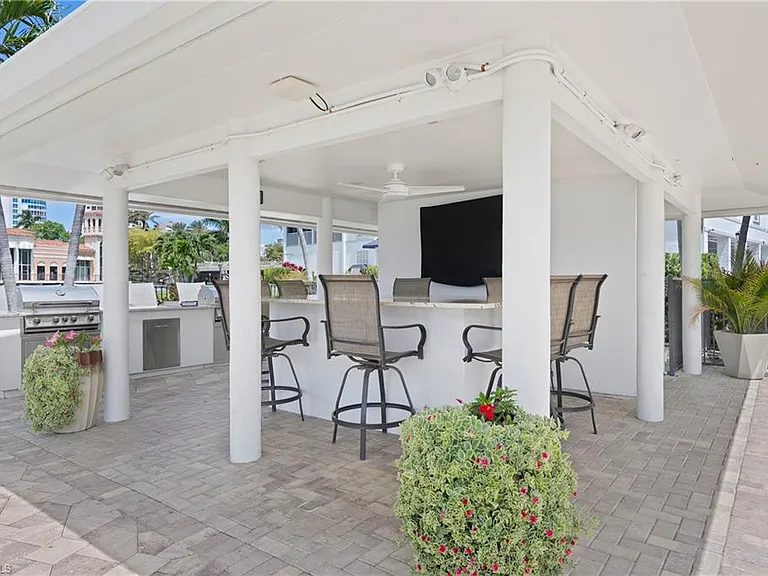 250 Park Shore Dr #803 — Photo 31