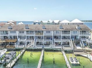 230 Snug Harbour Dr, Shalimar, FL 32579