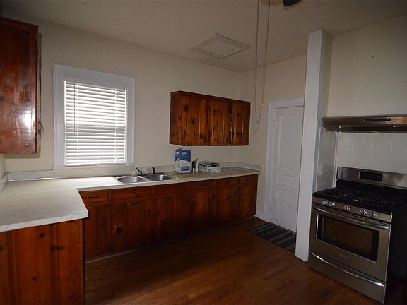 5th image of 321 Dorchester St