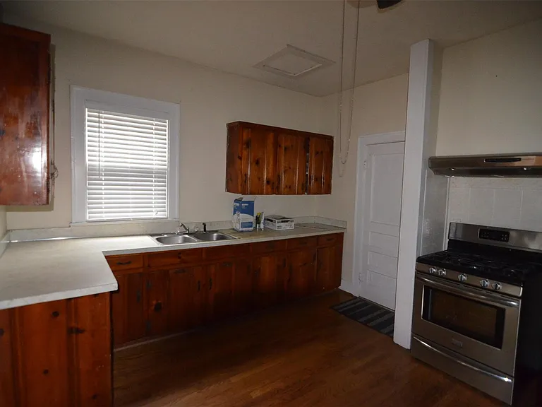 321 Dorchester St — Photo 5