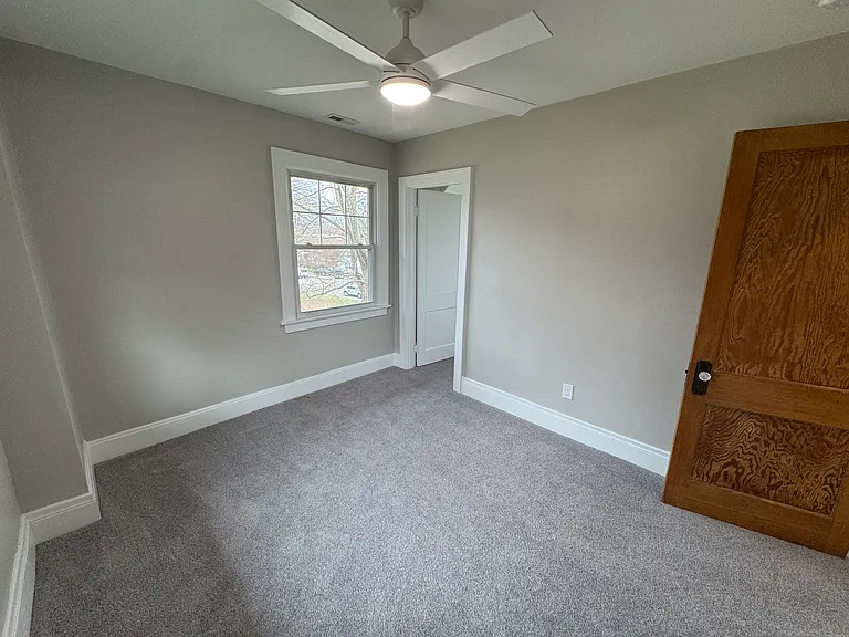 724 S Grand Ave — Photo 7