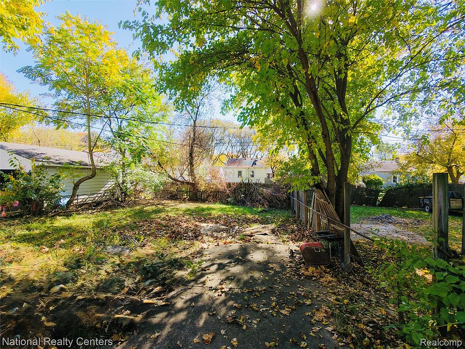 2nd image of 203 W Longfellow Ave