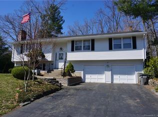 54 Kennedy Rd, Manchester, CT 06042